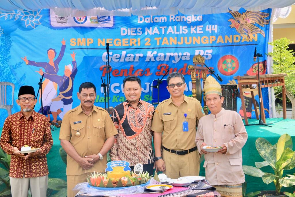 SMP Negeri 2 Tanjungpandan Menggelar Pentas Seni Meriahkan HUT ke-44