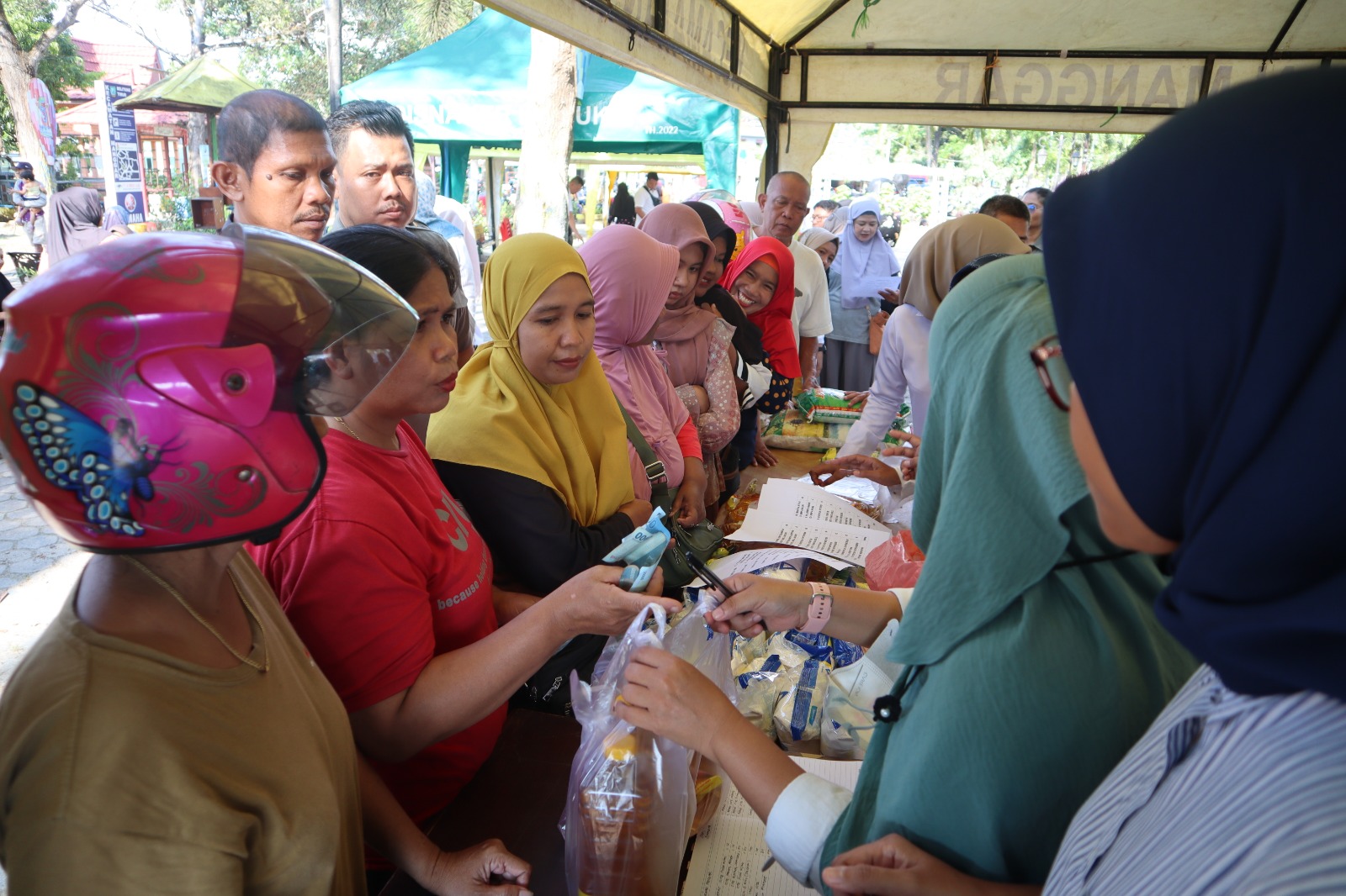 Operasi Pasar Murah di Manggar, Jaga Stabilitas Harga Jelang Idul Adha